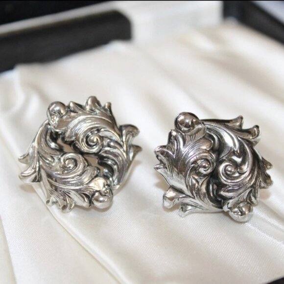 1960s VINTAGE Heavy RHODIUM Plated LEAF REPOUSE Clip on STATEMENT Earrings - Picture 1 of 9